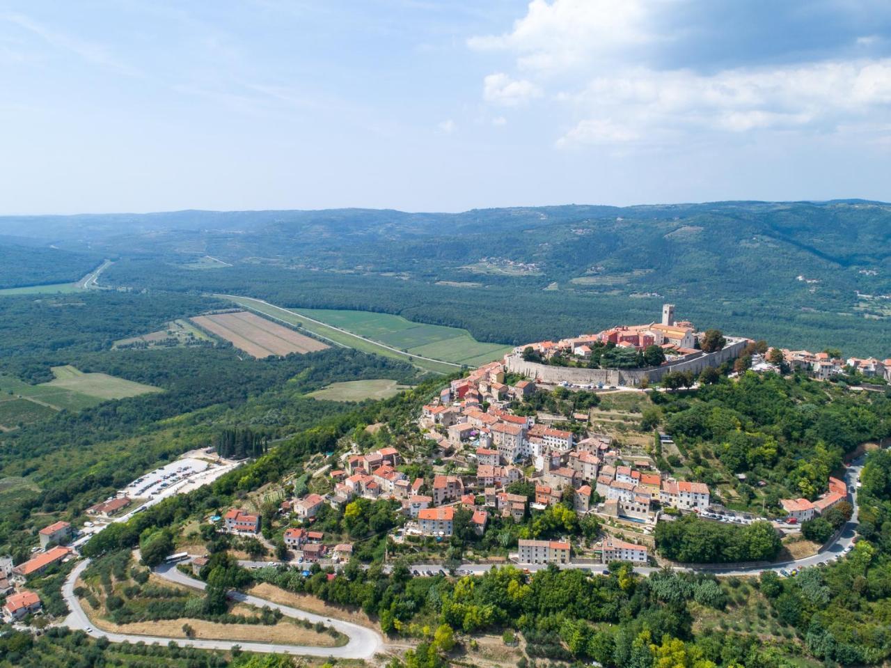 Casa Rossa Motovun Hotel Exterior photo