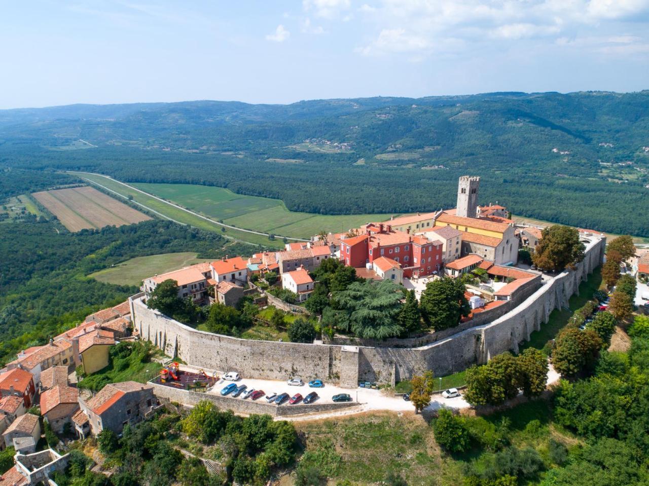 Casa Rossa Motovun Hotel Exterior photo